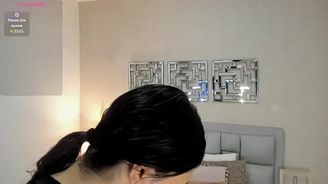 sofia  thompson online show from 16, 5, 2026