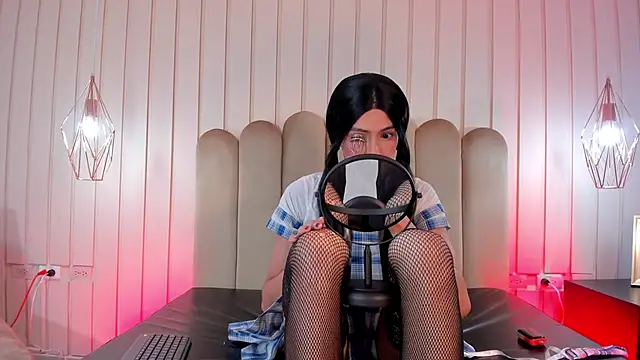 Snapshot of nicki-west chatting on 2, 6, 2026 nicki-west online show from 2, 6, 2026