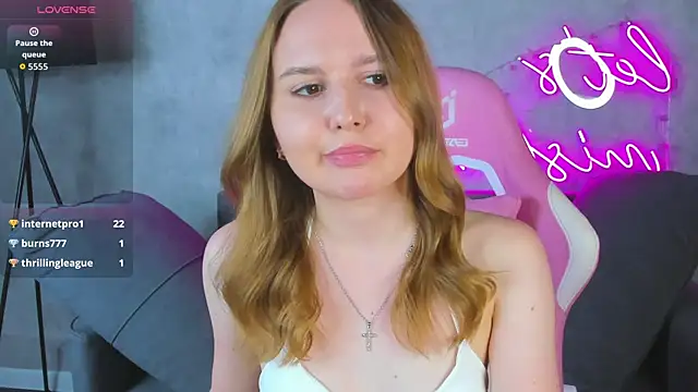 Emmaa Kimm online show from 25, 6, 2026