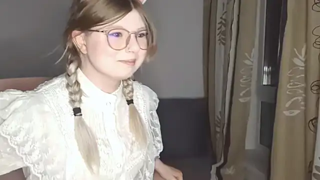 Snapshot of YukiBlush chatting on 11, 5, 2026 YukiBlush online show from 11, 5, 2026
