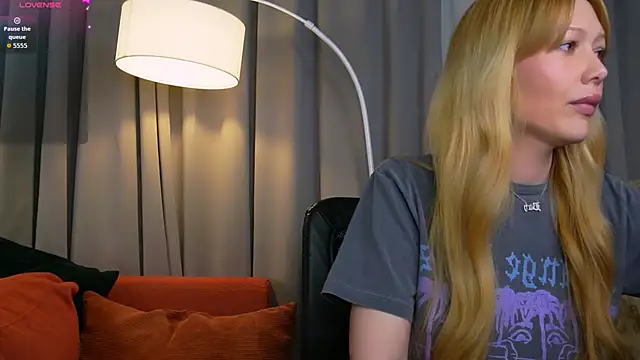Snapshot of _Mila_Luna_ chatting on 10, 6, 2026 Mila Luna online show from 10, 6, 2026