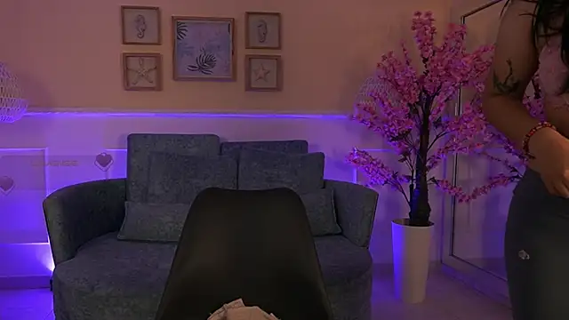 VioletJoness  online show from 5, 6, 2026