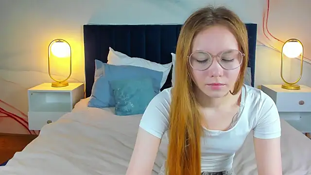 Snapshot of FloraLarsson chatting on 4, 6, 2026 FloraLarsson online show from 4, 6, 2026