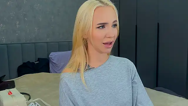Sabrinkaaa online show from 4, 5, 2026
