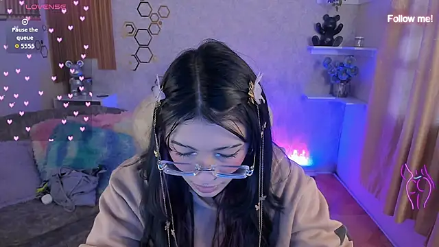 mia smoke  online show from 2, 6, 2026
