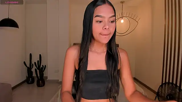 SaphiraJames online show from 2, 7, 2026