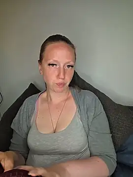Snapshot of SweetGermanAlina chatting on 6, 6, 2026 SweetGermanAlina online show from 6, 6, 2026