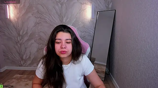 Snapshot of Trisha_Moore chatting on 6, 6, 2026 Trisha Moore online show from 6, 6, 2026