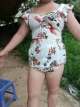 Lily Henry online show from 6, 7, 2026