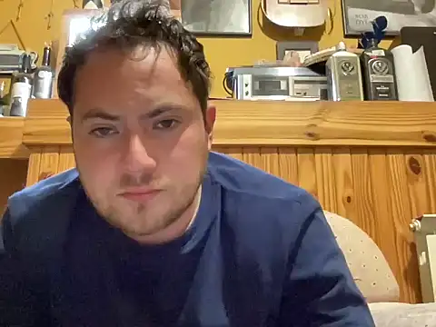 Snapshot of alecsgzz chatting on 5, 5, 2026 alecsgzz online show from 5, 5, 2026