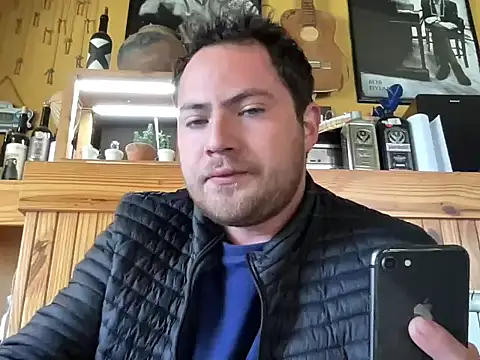 Snapshot of alecsgzz chatting on 5, 5, 2026 alecsgzz online show from 5, 5, 2026