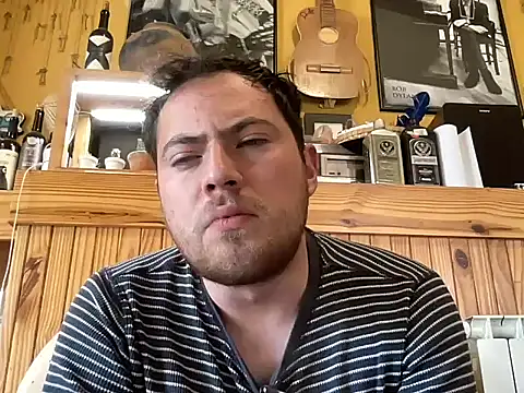 Snapshot of alecsgzz chatting on 6, 5, 2026 alecsgzz online show from 6, 5, 2026