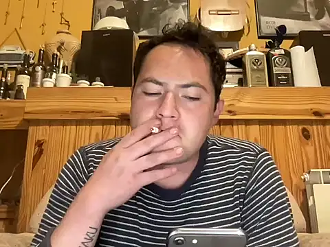 Snapshot of alecsgzz chatting on 8, 5, 2026 alecsgzz online show from 8, 5, 2026
