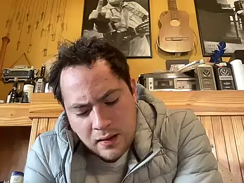 Snapshot of alecsgzz chatting on 15, 5, 2026 alecsgzz online show from 15, 5, 2026