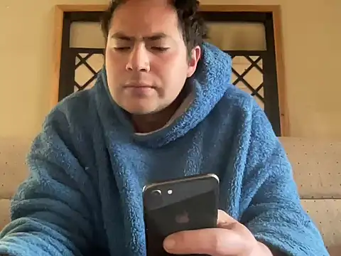 Snapshot of alecsgzz chatting on 7, 7, 2026 alecsgzz online show from 7, 7, 2026
