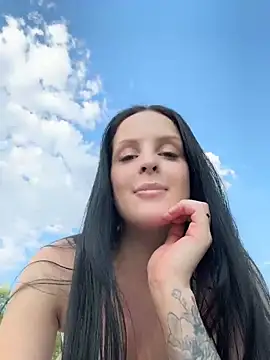 Snapshot of Evaryn chatting on 18, 5, 2026 Evaryn online show from 18, 5, 2026