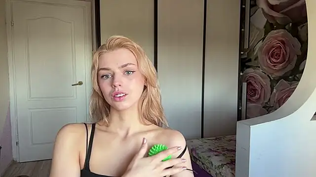 Snapshot of ScarlettRosy chatting on 14, 5, 2026 ScarlettRosy online show from 14, 5, 2026