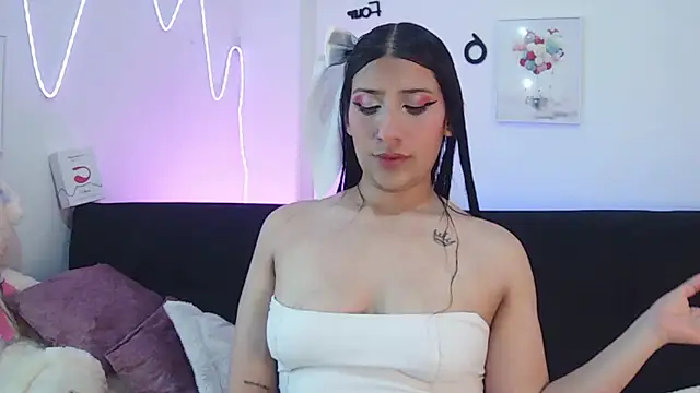 Sara Blum online show from 15, 6, 2026