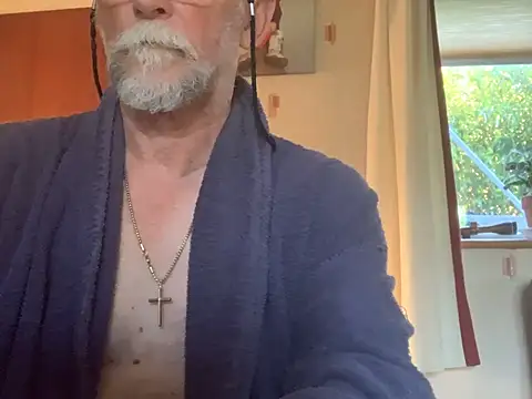 Snapshot of Moonraker64 chatting on 3, 7, 2026 Moonraker64 online show from 3, 7, 2026