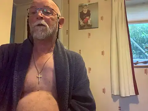 Snapshot of Moonraker64 chatting on 4, 7, 2026 Moonraker64 online show from 4, 7, 2026
