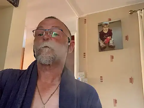 Snapshot of Moonraker64 chatting on 10, 7, 2026 Moonraker64 online show from 10, 7, 2026