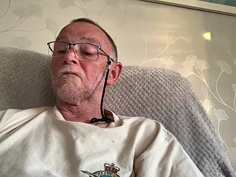 Snapshot of Moonraker64 chatting on 11, 7, 2026 Moonraker64 online show from 11, 7, 2026