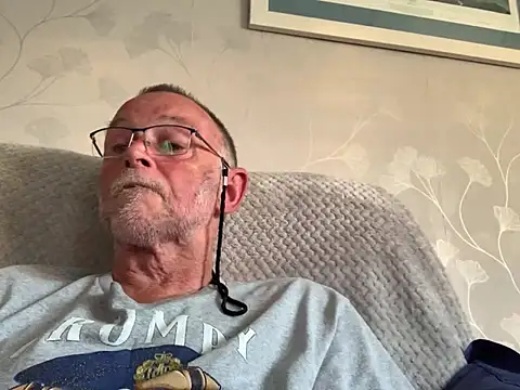 Snapshot of Moonraker64 chatting on 14, 7, 2026 Moonraker64 online show from 14, 7, 2026