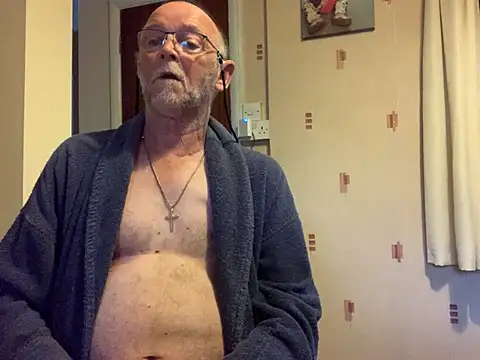 Snapshot of Moonraker64 chatting on 18, 7, 2026 Moonraker64 online show from 18, 7, 2026