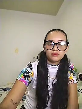 Snapshot of L0lita_Emi12 chatting on 19, 5, 2026 L0lita Emi12 online show from 19, 5, 2026