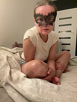Snapshot of Noliah chatting on 9, 8, 2026 Noliah online show from 9, 8, 2026