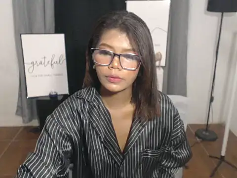 Snapshot of charlene_pretty chatting on 4, 6, 2026 charlene pretty online show from 4, 6, 2026