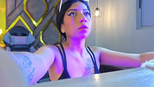 Snapshot of Ey_Im_simone_ chatting on 6, 6, 2026 Ey Im simone online show from 6, 6, 2026