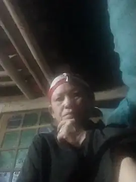 Snapshot of yeuanh1 chatting on 5, 5, 2026 yeuanh1 online show from 5, 5, 2026