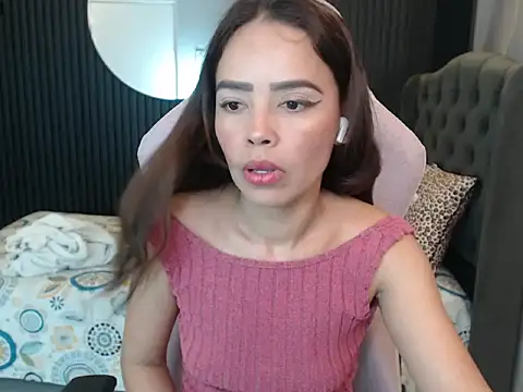 Snapshot of naomis_36 chatting on 6, 5, 2026 naomis 36 online show from 6, 5, 2026