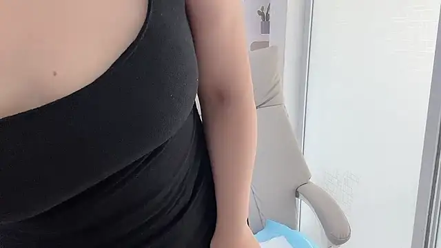 Naomi Z online show from 11, 6, 2026