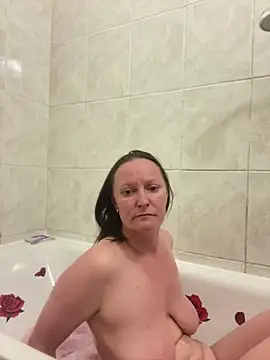 LindaLee90 online show from 6, 6, 2026