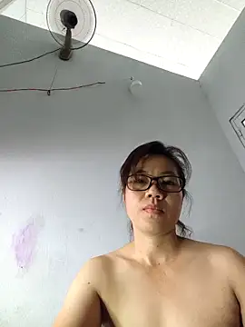 missthree online show from 10, 5, 2026