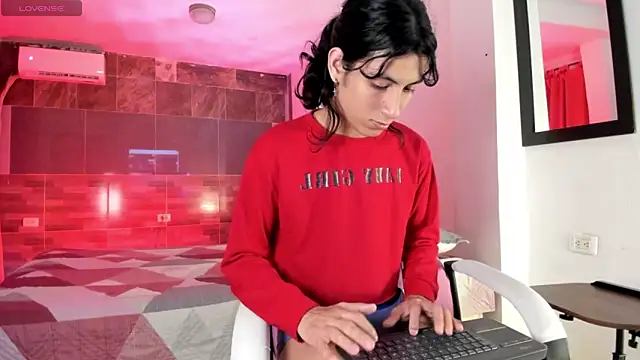 Snapshot of angel_hass18 chatting on 27, 5, 2026 angel hass18 online show from 27, 5, 2026
