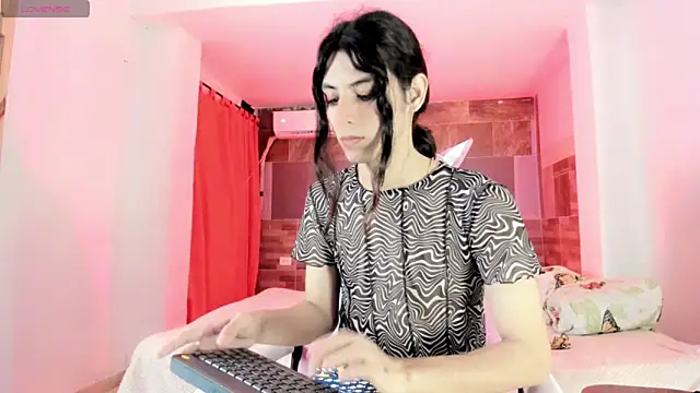 Snapshot of angel_hass18 chatting on 19, 6, 2026 angel hass18 online show from 19, 6, 2026