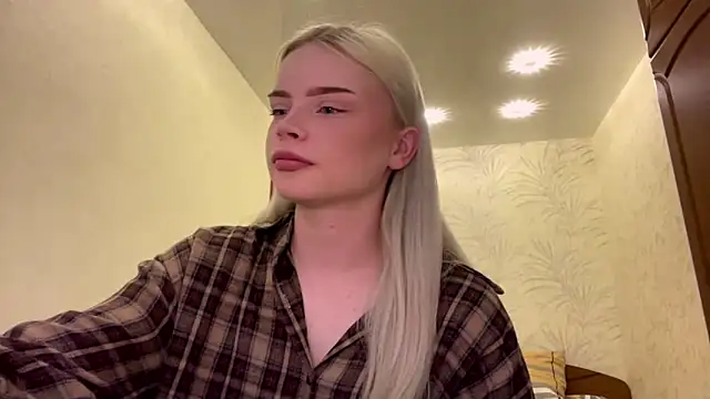 ShainaJoens online show from 6, 5, 2026