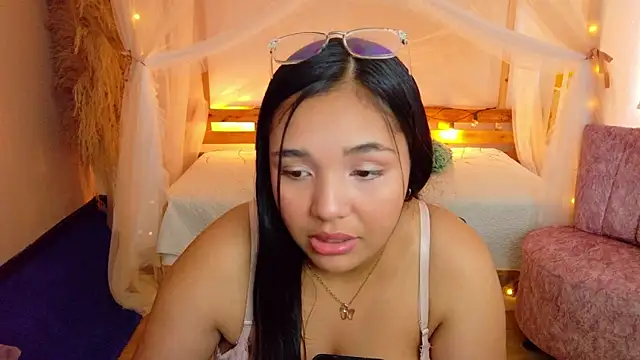 Snapshot of leoneriss chatting on 9, 6, 2026 leoneriss online show from 9, 6, 2026