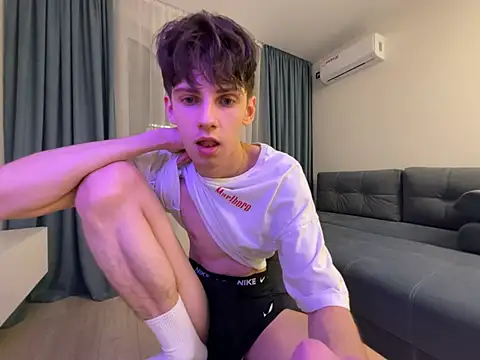 Ryann Desire online show from 18, 7, 2026