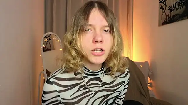 Snapshot of MilanaRayy chatting on 4, 7, 2026 MilanaRayy online show from 4, 7, 2026