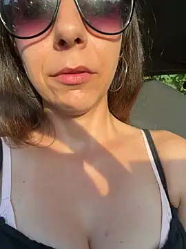 GirlNextDoorBianca online show from 14, 7, 2026