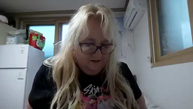 Snapshot of Monalissa729 chatting on 17, 5, 2026 Monalissa729 online show from 17, 5, 2026