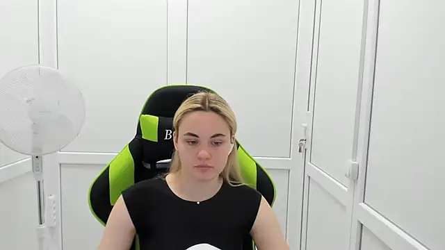 Emma starrs  online show from 26, 6, 2026