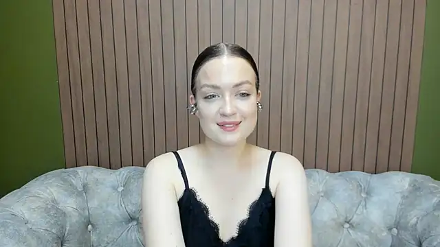 Mila Richardson online show from 31, 5, 2026