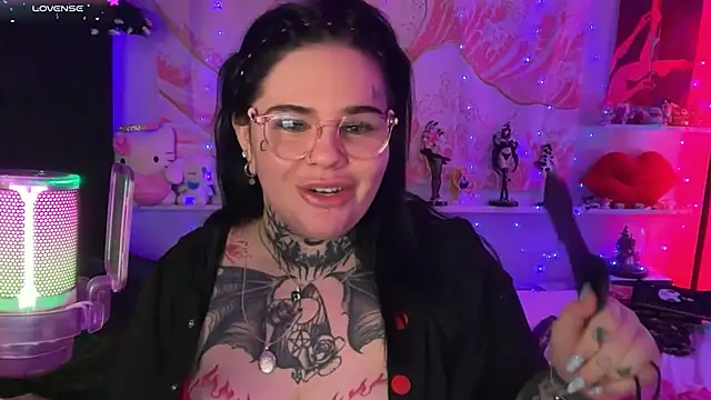 BigBootyHolly online show from 18, 7, 2026
