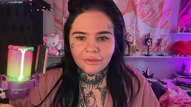 BigBootyHolly online show from 20, 7, 2026