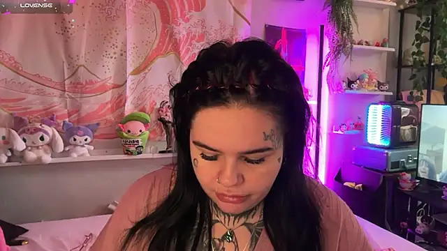 BigBootyHolly online show from 20, 7, 2026
